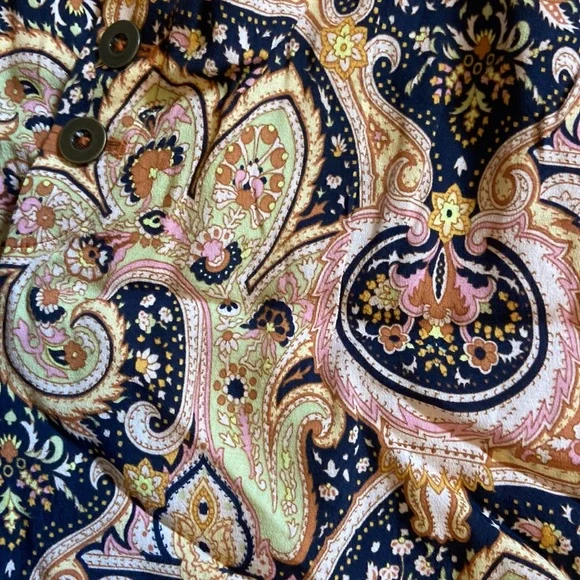 Loose and airy pants from Anthropology. Elastic waist and around ankle - Picture 4 of 7